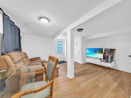828 Lincoln, Windsor, ON 