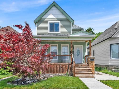 828 Lincoln, Windsor, ON 