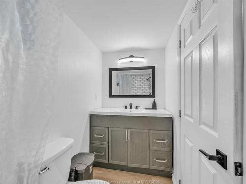 828 Lincoln, Windsor, ON 