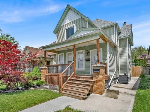 828 Lincoln, Windsor, ON 