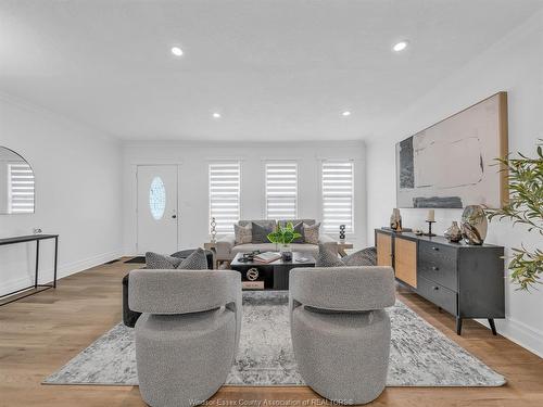 828 Lincoln, Windsor, ON 