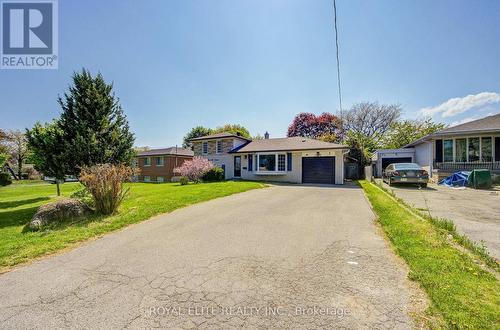 30 ALANADALE AVENUE  Markham, ON L3P 1S3