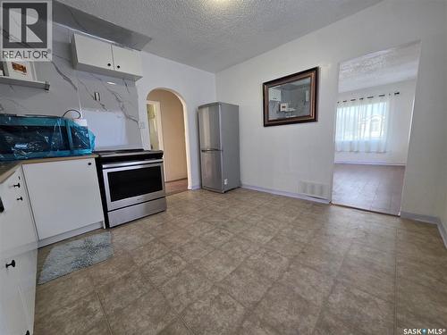 478 3Rd Avenue Nw, Swift Current, SK - Indoor Photo Showing Kitchen