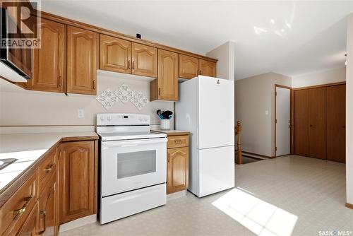 3706 Queens Gate, Regina, SK - Indoor Photo Showing Kitchen