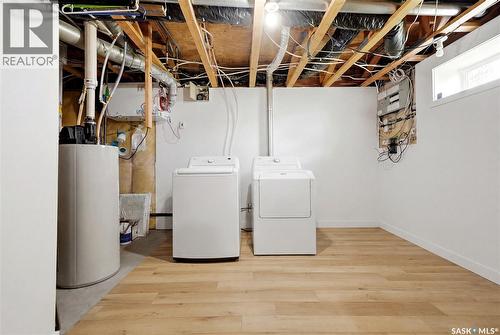 3706 Queens Gate, Regina, SK - Indoor Photo Showing Laundry Room