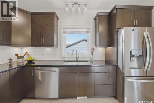 530 Maple Crescent, Warman, SK - Indoor Photo Showing Kitchen With Upgraded Kitchen