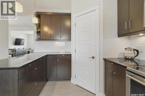 530 Maple Crescent, Warman, SK - Indoor Photo Showing Kitchen