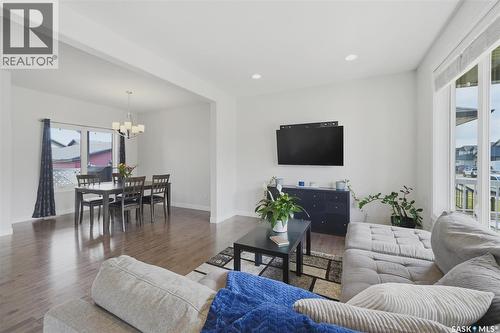530 Maple Crescent, Warman, SK - Indoor Photo Showing Living Room