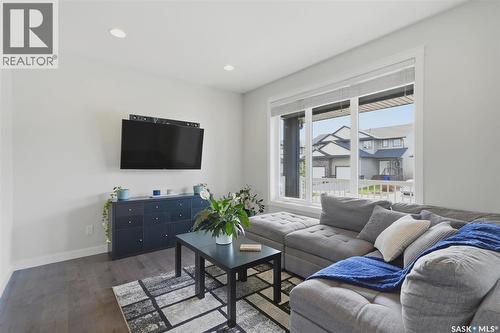 530 Maple Crescent, Warman, SK - Indoor Photo Showing Living Room