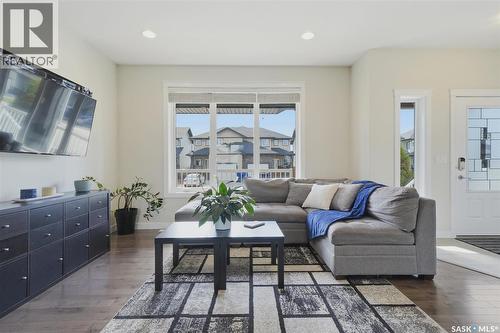 530 Maple Crescent, Warman, SK - Indoor Photo Showing Living Room