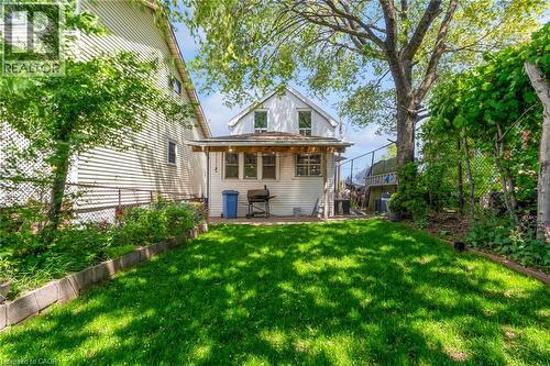Expansive green lawn with dappled sunlight - 168 Britannia Avenue, Hamilton, ON - Outdoor