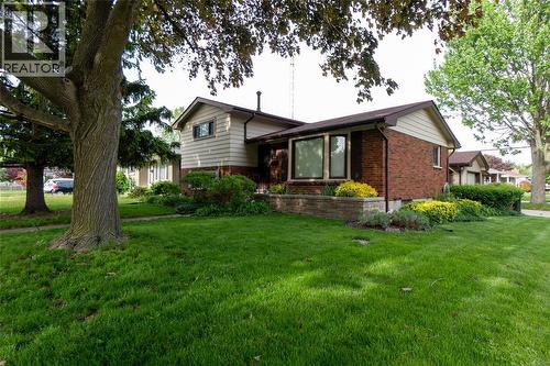 176 BORDEN STREET  Sarnia, ON N7S 1E9