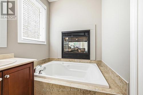 2178 Berwick Drive, Burlington, ON - Indoor Photo Showing Bathroom