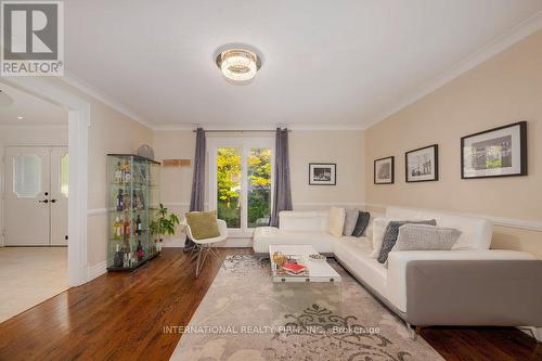 122 Willingdon Road, Ottawa, ON - Indoor Photo Showing Living Room