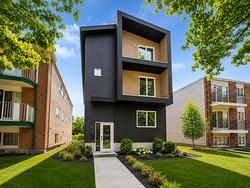 11913 101 St NW  Edmonton, AB T5G 2B8