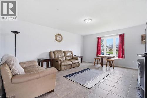 8 Abbott Lane, Cayuga, ON - Indoor Photo Showing Living Room