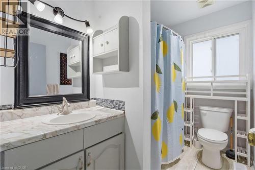 8 Abbott Lane, Cayuga, ON - Indoor Photo Showing Bathroom
