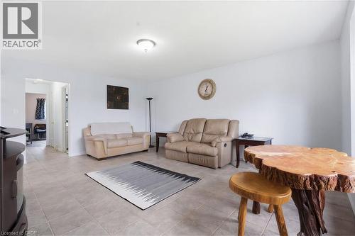 8 Abbott Lane, Cayuga, ON - Indoor Photo Showing Living Room