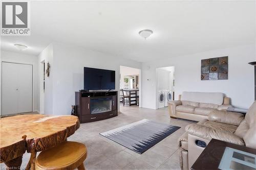 8 Abbott Lane, Cayuga, ON - Indoor Photo Showing Living Room