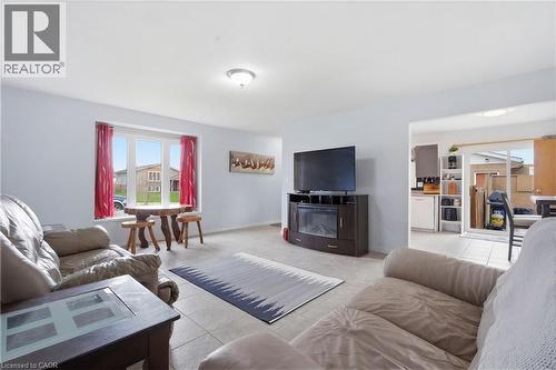 8 Abbott Lane, Cayuga, ON - Indoor Photo Showing Living Room