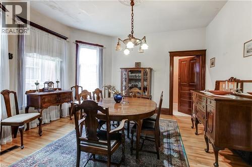 Hardwood flooring complements the decorative area rug - 18 Fairleigh Crescent, Hamilton, ON - Indoor Photo Showing Dining Room