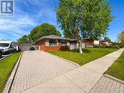 22 CORA CRESCENT Toronto, ON M1P 4M4