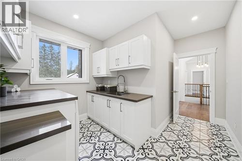 75 Robinson Road, Cambridge, ON - Indoor