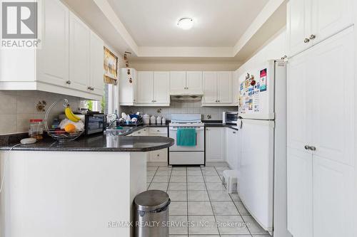 82 Mainard Crescent, Brampton, ON - Indoor Photo Showing Kitchen