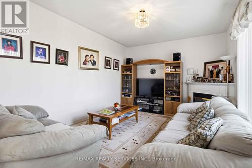 82 Mainard Crescent, Brampton, ON - Indoor Photo Showing Living Room