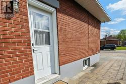 B - 1307 VANCOUVER AVENUE Ottawa, ON K1V 6T8