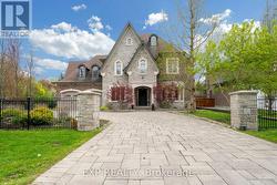 127 MAY AVENUE Richmond Hill, ON L4C 3S8