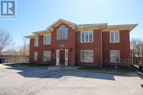 202 - 250 LINWELL ROAD  St. Catharines (Lakeport), ON L2N 1S2