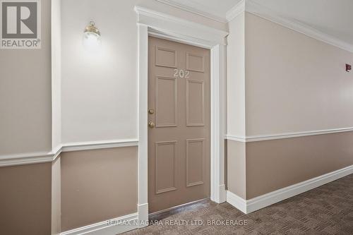 Clean, bright and wide hallways - 202 - 250 Linwell Road, St. Catharines (Lakeport), ON 