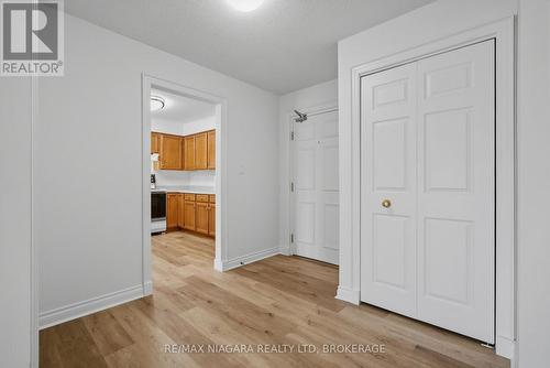 Spacious entry with double coat closet - 202 - 250 Linwell Road, St. Catharines (Lakeport), ON 