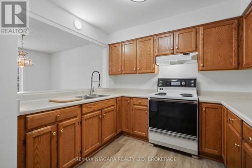 Hardwood cabinets in kitchen - 202 - 250 Linwell Road, St. Catharines (Lakeport), ON 