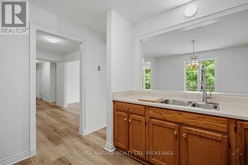 Open kitchen to dining room - 202 - 250 Linwell Road, St. Catharines (Lakeport), ON 