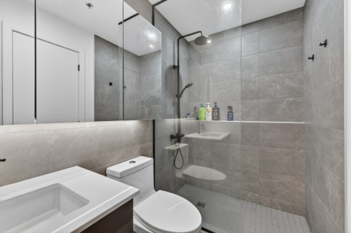 Salle de bains attenante à la CCP - 851-288 Rue Richmond, Montréal (Le Sud-Ouest), QC - Indoor Photo Showing Bathroom