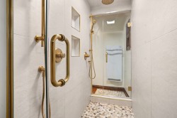 Salle de bains attenante à la CCP - 