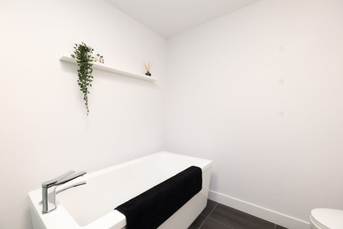 Master Bathroom - 303-60 Rue Toe-Blake, Vaudreuil-Dorion, QC - Indoor Photo Showing Bathroom