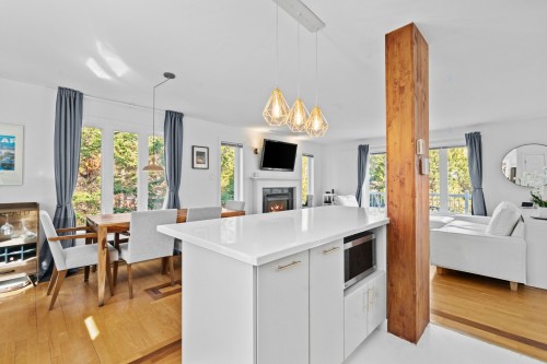 Kitchen - 152 Rue Du Mont-Rainer, Sainte-Agathe-Des-Monts, QC - Indoor Photo Showing Living Room With Fireplace