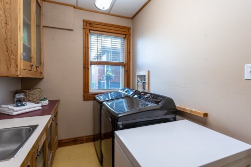 Laundry - 979 Av. Hemlock, Shawinigan, QC - Indoor
