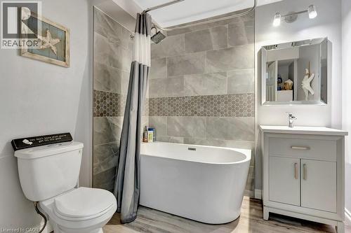 49 Small Court, Cambridge, ON - Indoor Photo Showing Bathroom