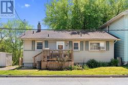 27 GALE CRESCENT  St. Catharines (E. Chester), ON L2R 3K8