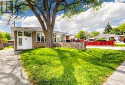 86 NEWBURY DRIVE Newmarket, ON L3Y 4R3