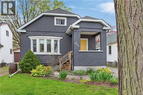 206 YORK Street  St. Catharines, ON L2R 6G4
