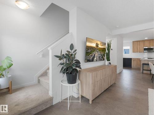 1061 Cy Becker Rd Nw, Edmonton, AB - Indoor