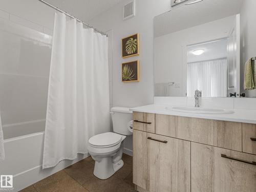 1061 Cy Becker Rd Nw, Edmonton, AB - Indoor Photo Showing Bathroom