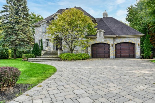 4 Rue du Lipizzan  Blainville, QC J7C 4X4