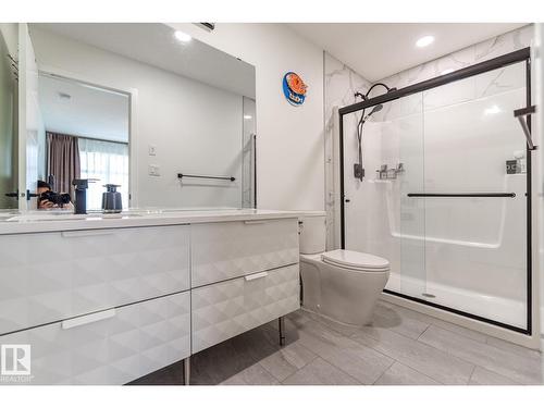 11445 79 Av Nw, Edmonton, AB - Indoor Photo Showing Bathroom