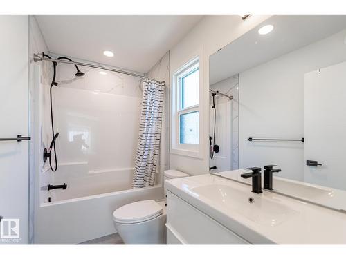 11445 79 Av Nw, Edmonton, AB - Indoor Photo Showing Bathroom
